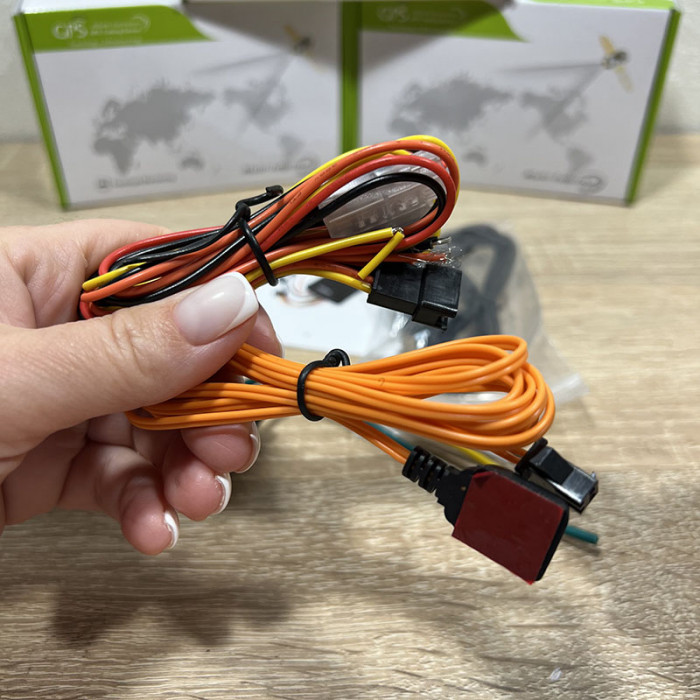 GPS трекер для авто Sinotrack ST-906 з акумулятором, мікрофоном та блокуванням двигуна